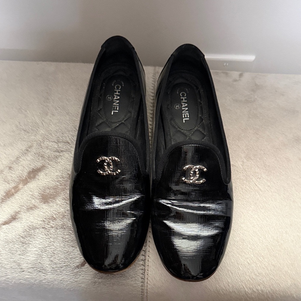CHANEL Glossy Black Loafers with Logo Accent